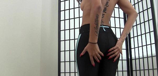  Latina ass in yoga pants